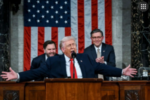 En el espectáculo político nacional más visto del año, el presidente Donald Trump intentó imponer su versión de una realidad que no existe para una mayoría de los estadunidenses. Foto Afp