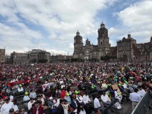 mas-de-200-mil-personas-se-congregaron-en-el-zocalo-para-el-segundo-informe-de-gobierno-de-sheinbaum_db1b8b1d-1a51-4e97-91cf-345fef815e35_medialjnimgndimage=fullsize